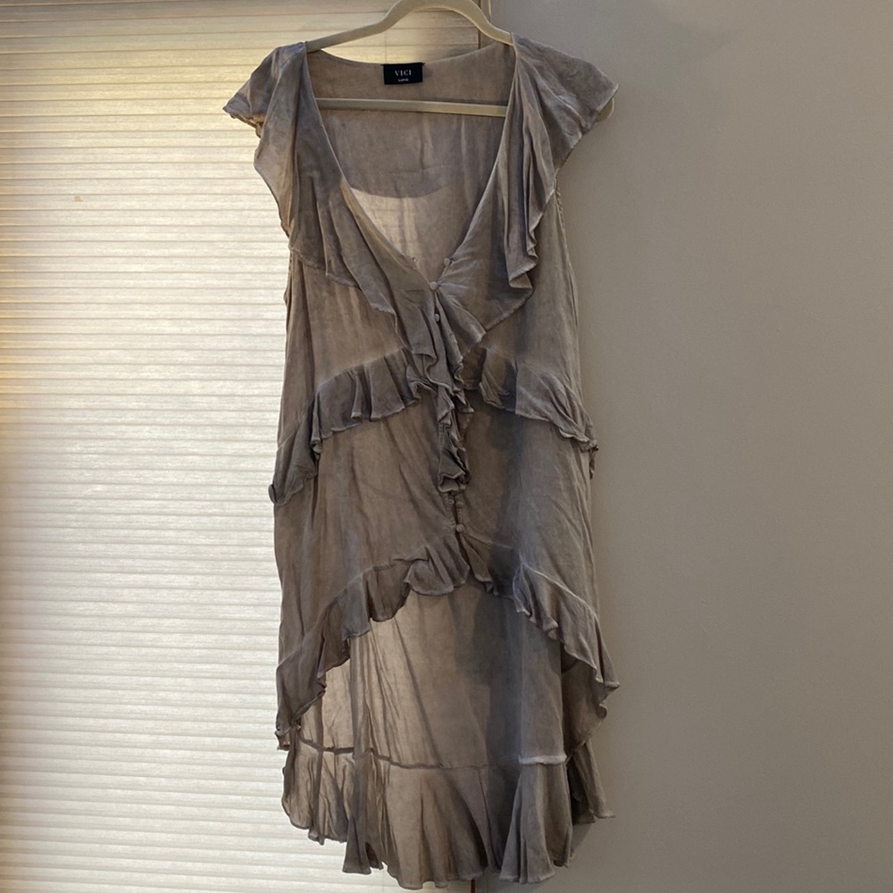 VICI- taupe washed our adorable bilevel top